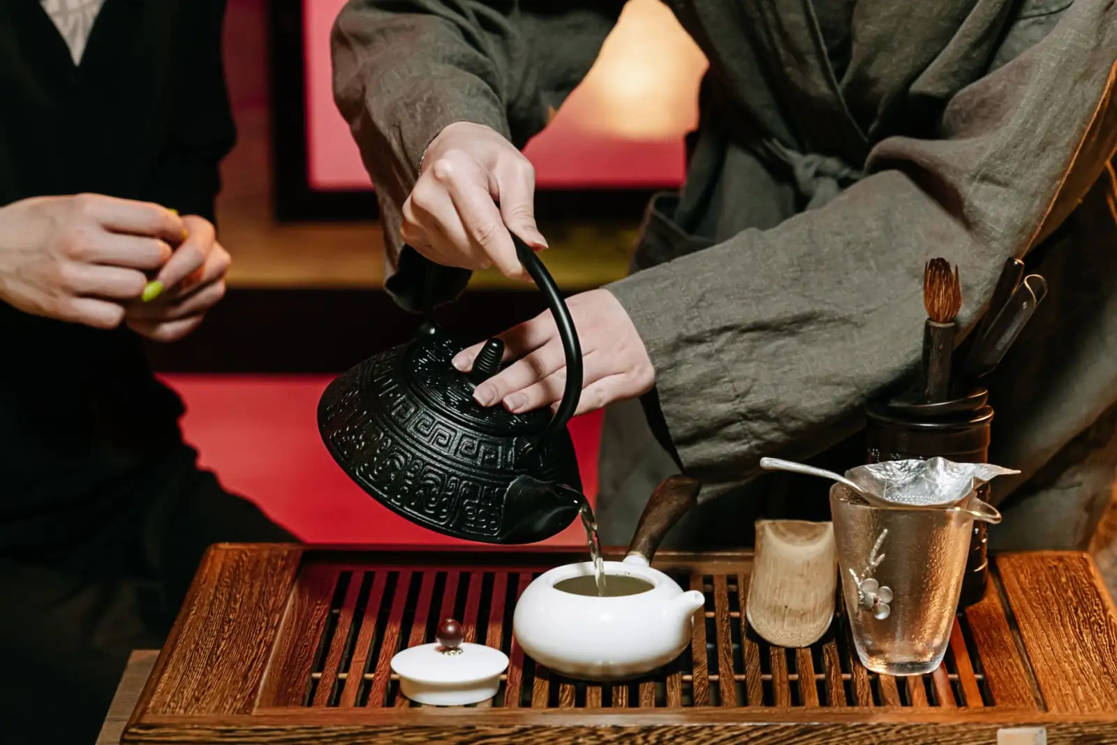 低敏胶水在孕妇美睫中的选型与应用对比分析