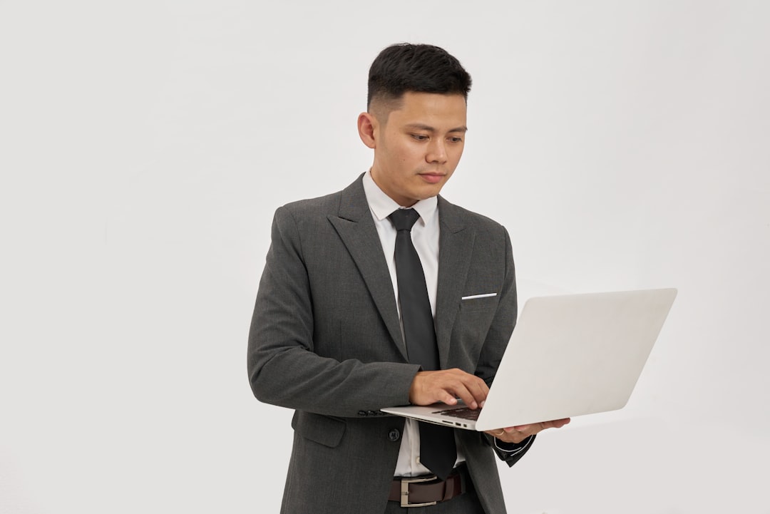 孕妇美睫专用低敏胶水的成分解析与安全性评估