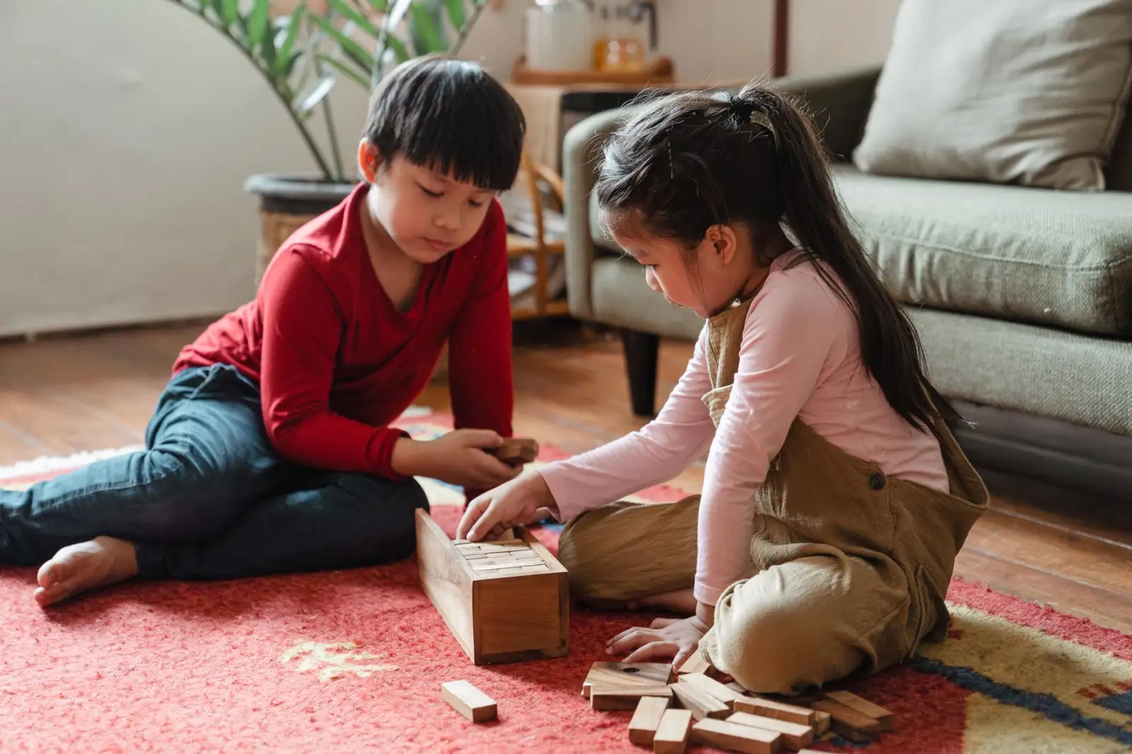 孕期美睫产品选购指南：低敏胶水与睫毛材质匹配方案